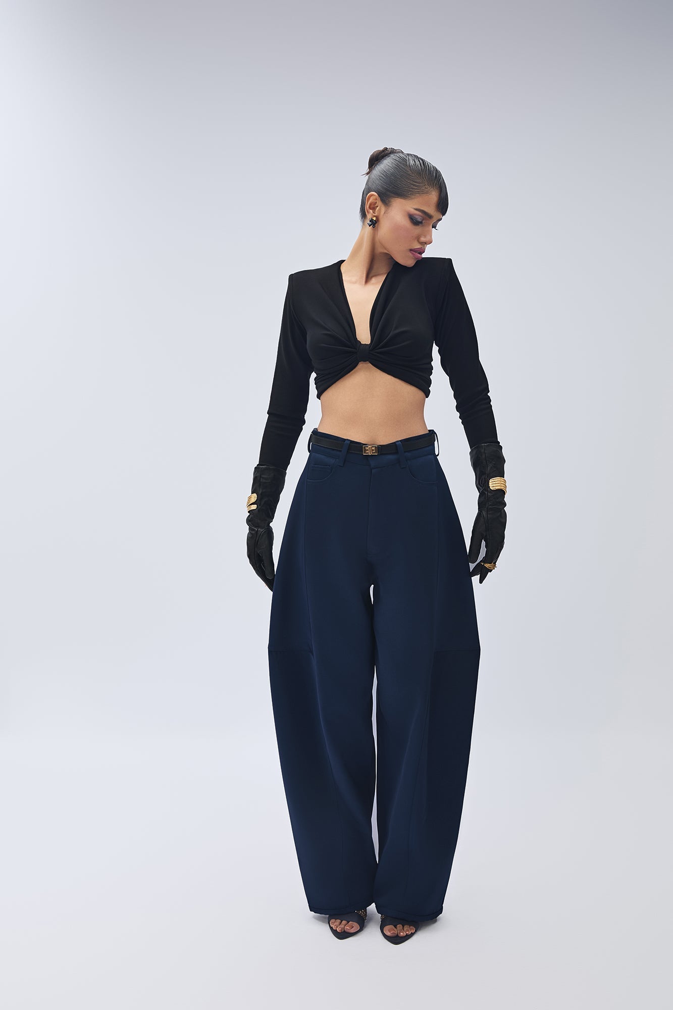 BLACK KNOT TOP WITH SHOULDER PADS