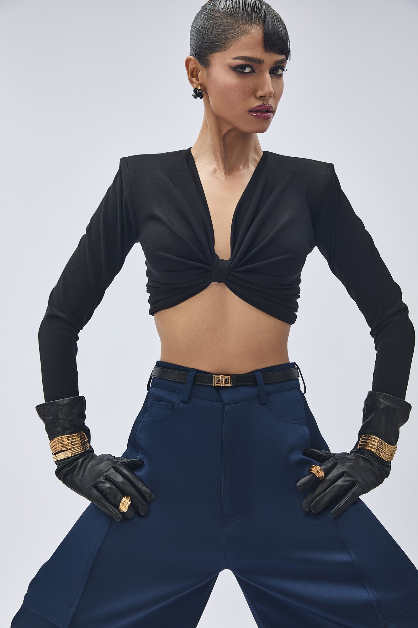 BLACK KNOT TOP WITH SHOULDER PADS