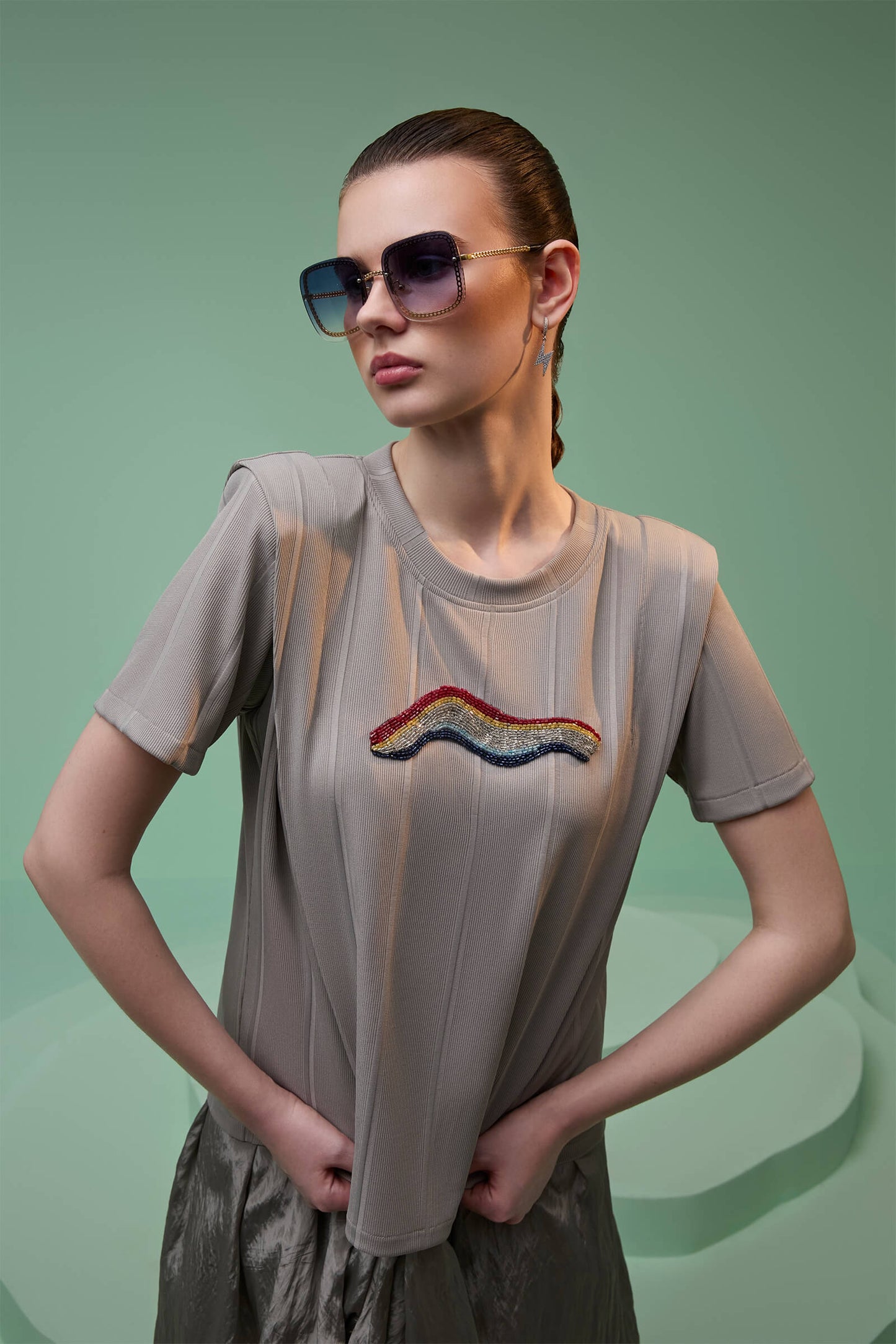 Grey Knit T shirt With Iris Applique